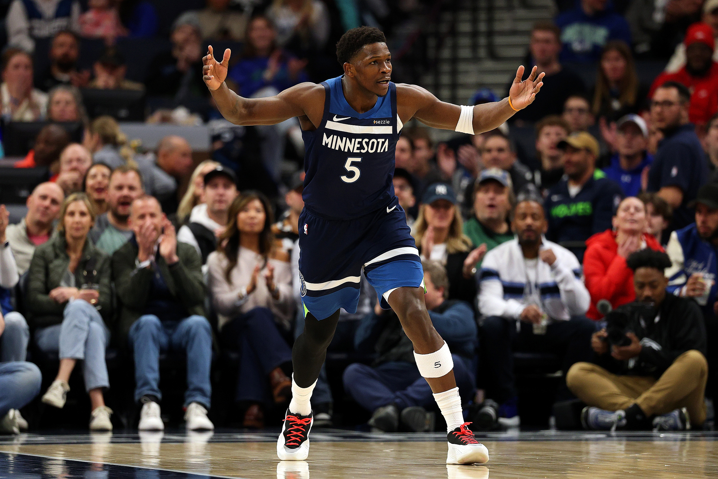 铁闸！华子西决前3场限制对位球员命中率仅28%&amp;amp;外线11.1%