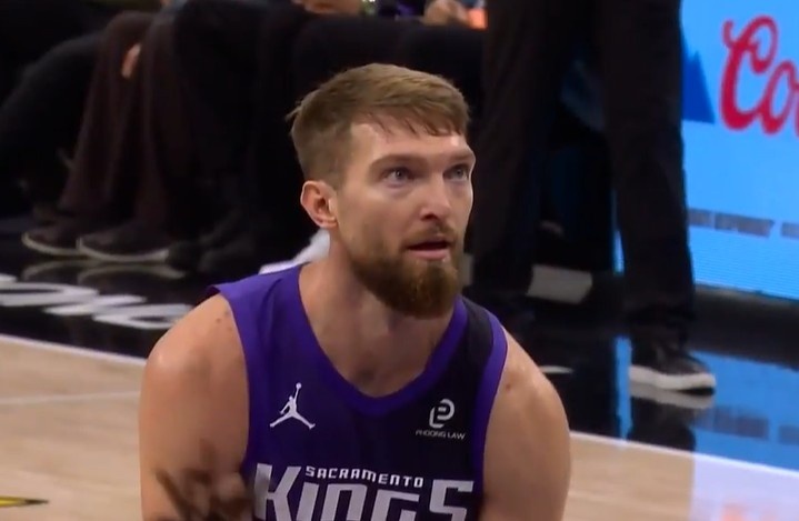 开云体育APP下载-伤病一点影响都没有！蒙克突破击地 小萨跟进起飞单臂暴扣！